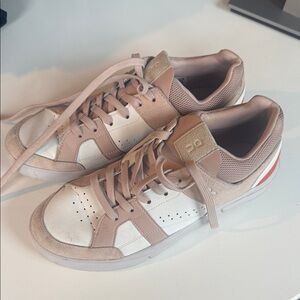 On Clouds Roger Sneakers Pink and White 9.5